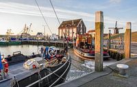 Zonsopkomst in de haven van Oudeschild op Texel / Sunrise in harbour of Oudeschild on Texel van Justin Sinner Pictures ( Fotograaf op Texel) thumbnail
