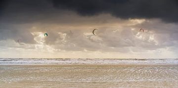 KITESURFER IN HET AVONDLICHT van Christian Schmidt