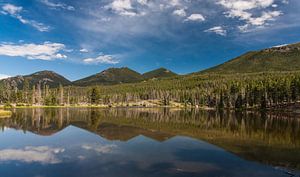 Lily Lake Rocky Mountains NP van Ilya Korzelius