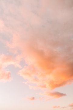 roze suikerspin wolken in Canarische Eilanden van Elke Wendrickx