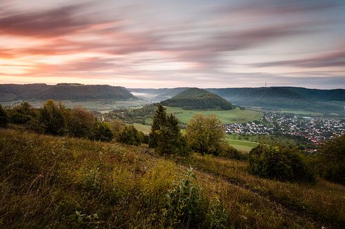 Sonnenaufgang mit Nebel auf der Schwäbischen Alb