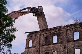 Demolition of the storage building of the complex Böllberger Mühle in Halle
