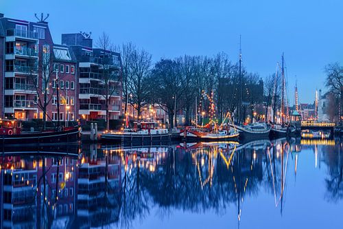 WinterWelvaart verlichte schepen Zuiderhaven Groningen