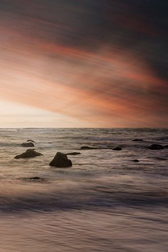 Stimmungsvoller Sonnenuntergang an der holländischen Küste von gaps photography