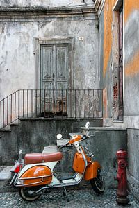 Vintage scooter  van Violet Johan