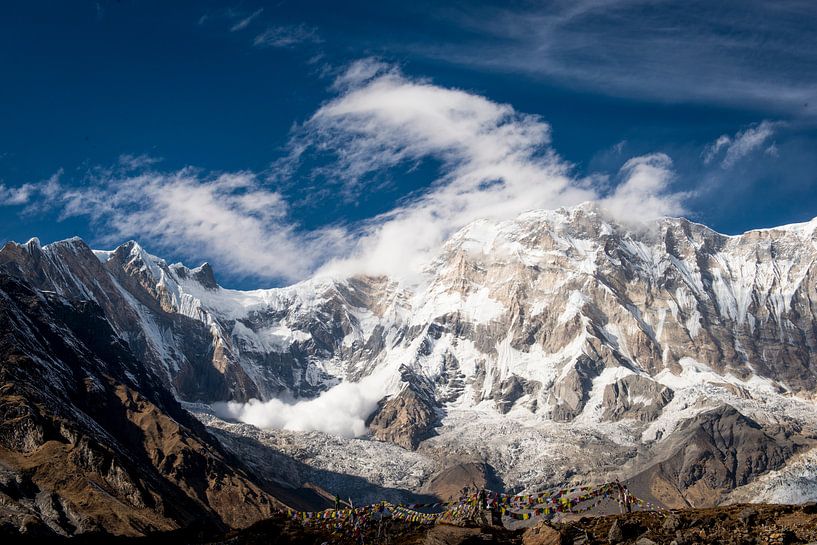 Lawine in den Bergen von Nepal von Ellis Peeters