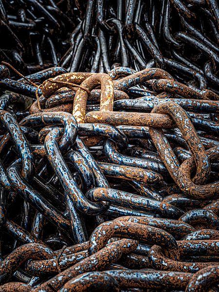 Rusty chain by Luc V. de Zeeuw