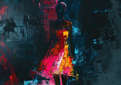 Frau mit farbigem Kleid und dunklem Hintergrund
