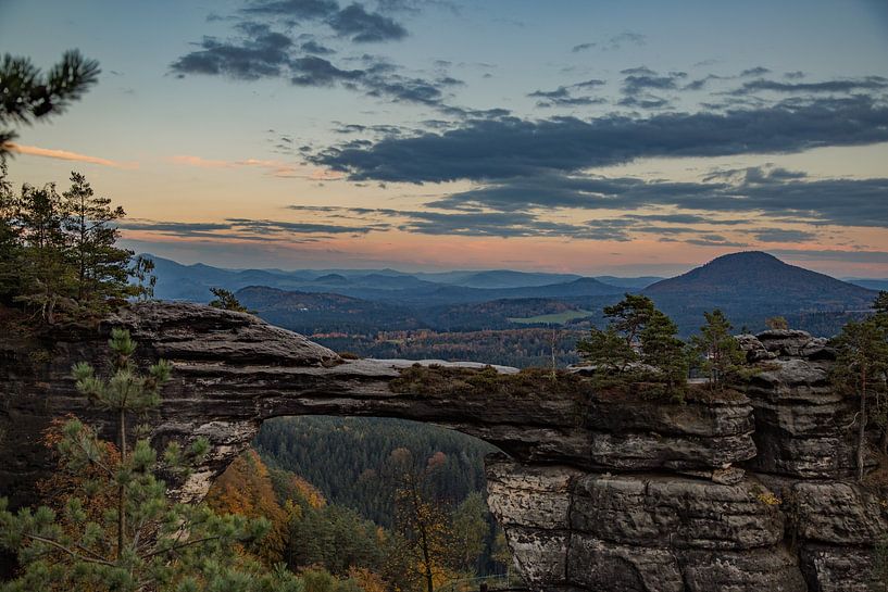 Abendruhe am Prebischtor – Böhmische Schweiz im goldblauen Zwielicht von Fototante