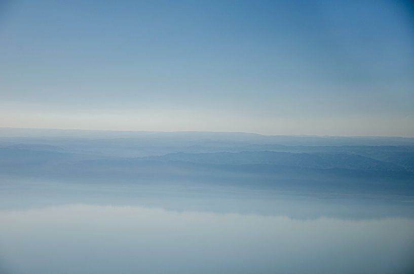 Vijftig tinten blauw in Jordanië van Bastiaan Buurman