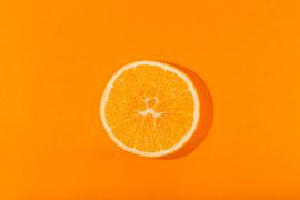 Scheibe Orange vor orangem Hintergrund