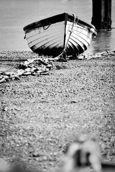 Rowing boat on the chain  von Frank Hensen