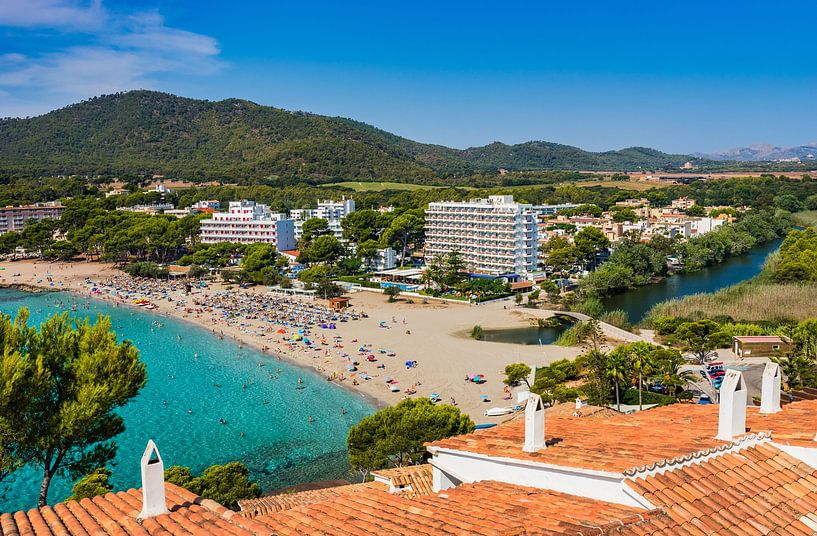 Vue de la côte de la plage de Canyamel sur l'île de Majorque, Espagne par Alex Winter