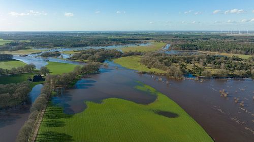Overstroming van rivier de Vecht bij stuw Junne van boven