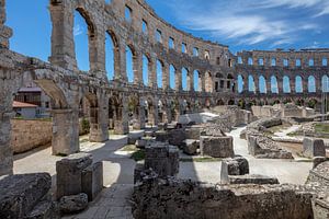 Innenansicht der römischen Arena (Amphitheater) im Zentrum von Pula, Kroatien