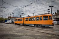 Oranje tram in centrum van Turijn, Italië van Joost Adriaanse thumbnail