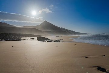 Fuerte ventura sunny mountain by beach sur Bfec.nl