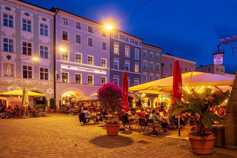 Max-Josefs-Platz  bei Abenddämmerung, Rosenheim von Torsten Krüger