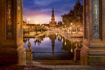 Zicht op de toren van Plaza Espana van Rene Siebring