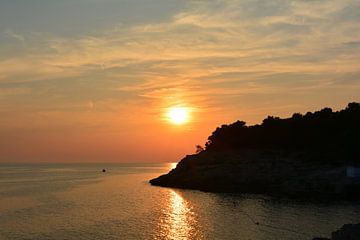 Zonsondergang bij Verudela aan de Adriatische Zee van Heiko Kueverling