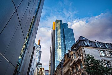 Blaue Stunde in Frankfurt am Main von Thomas Riess