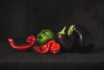 Stilleven met zoete paprika's en aubergines van Natalia Balanina