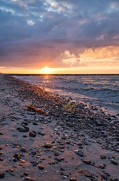 Sonnenuntergang am Strand von Zingst, romantisch von Martin Köbsch