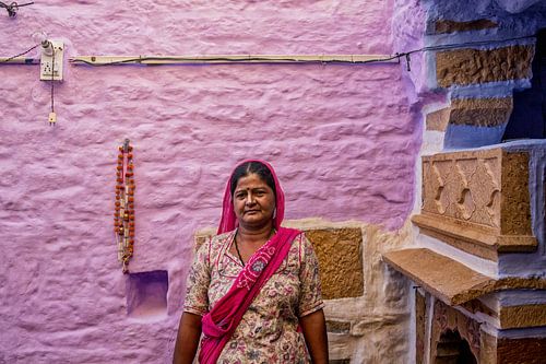 Indian woman in front of painted wall.