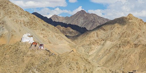 Kloster und Landschaft im Hochland von Ladakh von Walter G. Allgöwer