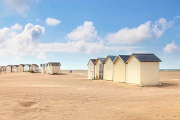 Strandhutten in Ouistreham Normandië van Stefano Orazzini