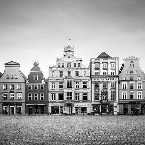 Neuer Markt Rostock (b/w)