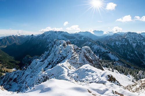 Herfstuitzicht vanaf de Tegelberg in de richting van de Zugspitze