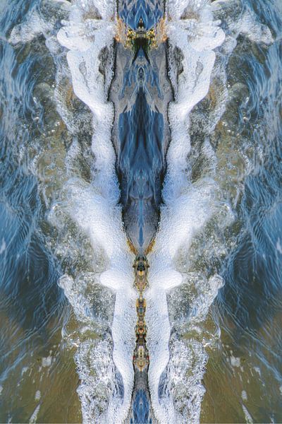 Waves at sea by Lucas De Beleyr