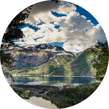 Stuwdam van Ringedalsvannet in Noorwegen van Ricardo Bouman
