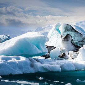 Icebergs glacial lake Jökulsárlón Iceland by Caroline De Reus