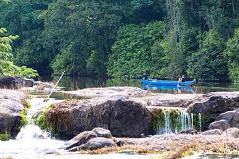 Inheemse visser op de Sipaliwinirivier