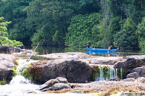 Inheemse visser op de Sipaliwinirivier