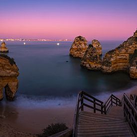 Praia do Camilo na zonsondergang van Raphotography