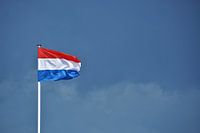 De Nederlandse Vlag wapperend in de Franse Zeewind