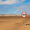 Tempo 100 in der Wüste in Namibia von WeltReisender Magazin