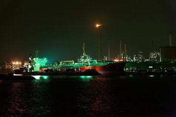 Ginga Bobcat chemische tanker bij nacht in Haven Rotterdam 1 van Anouschka Hendriks