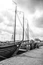 Volendam haven in zwart wit van Consala van  der Griend thumbnail