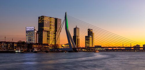 Erasmusbrug bij avond