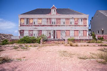 Pink abandoned villa in Curacao