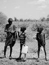 Zwart-wit foto van kinderen in Oeganda van Teun Janssen thumbnail