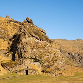 IJsland huisje in de rotsen van Caroline Guerain