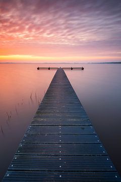 Kleurrijke zonsopkomst Zuidlaardermeer van Rick Goede