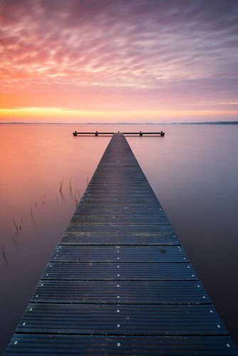Kleurrijke zonsopkomst Zuidlaardermeer van Rick Goede