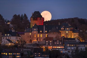 Schloss Burg im Mondlicht