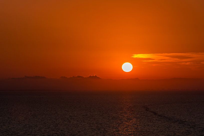 Zonsondergang op de Balearische Zee van Frank Lenaerts